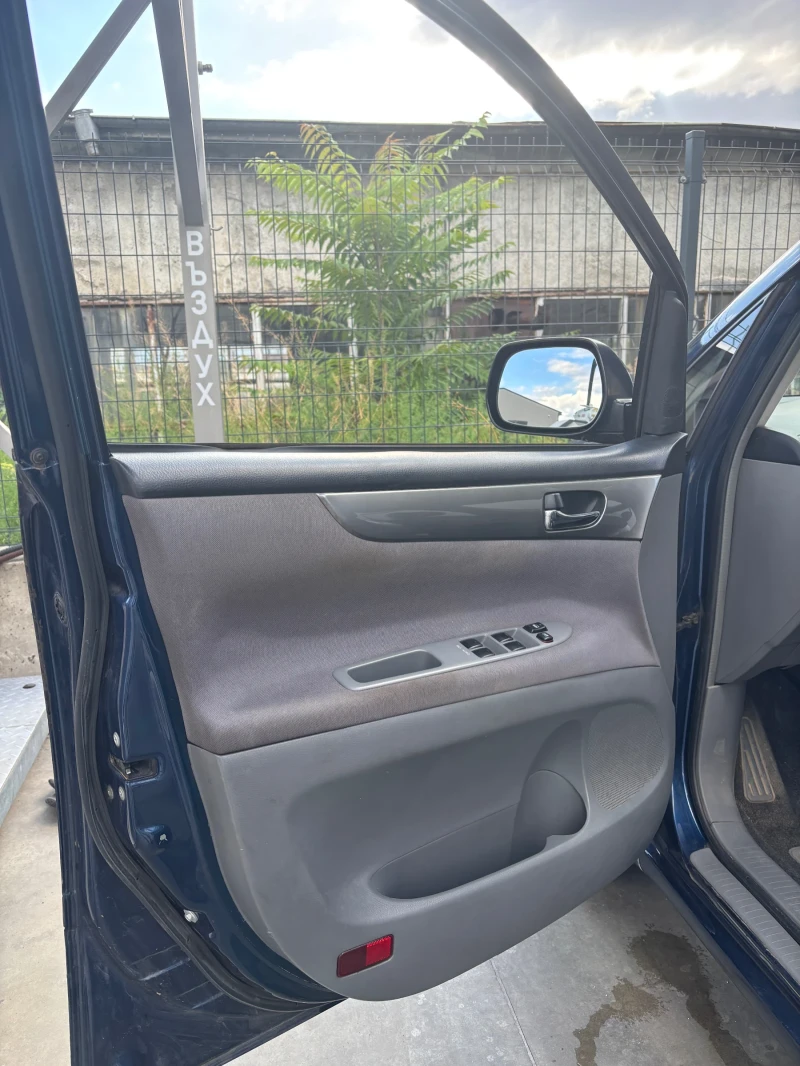 Toyota Avensis verso 2.0 D-4D, снимка 7 - Автомобили и джипове - 52674285