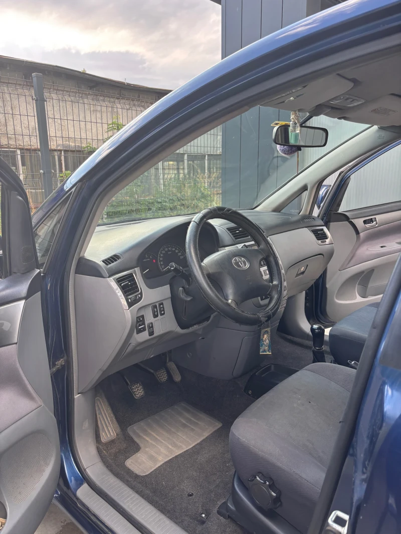 Toyota Avensis verso 2.0 D-4D, снимка 6 - Автомобили и джипове - 52674285