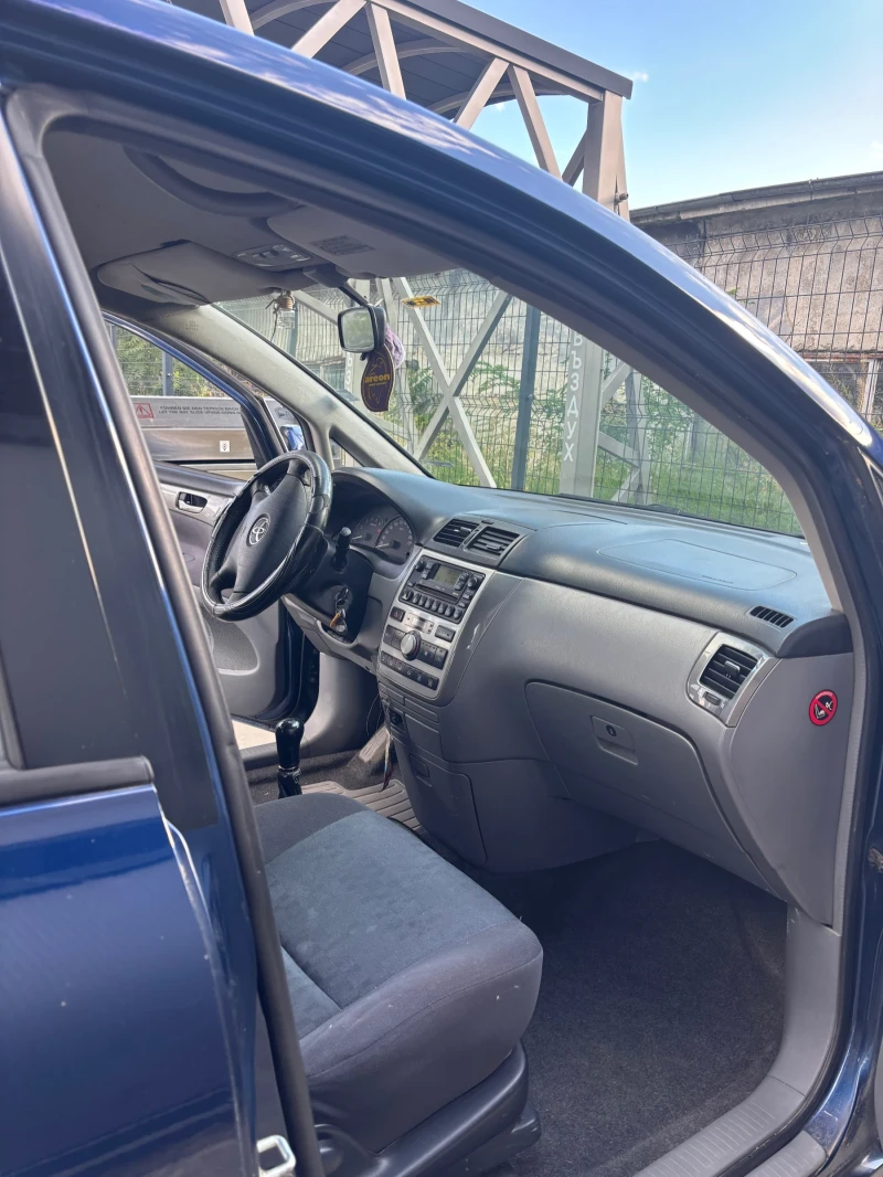 Toyota Avensis verso 2.0 D-4D, снимка 14 - Автомобили и джипове - 52674285