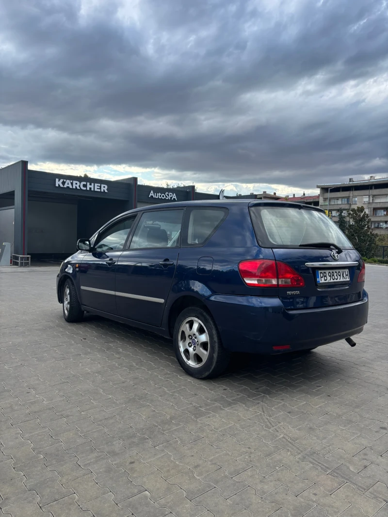 Toyota Avensis verso 2.0 D-4D, снимка 3 - Автомобили и джипове - 52674285