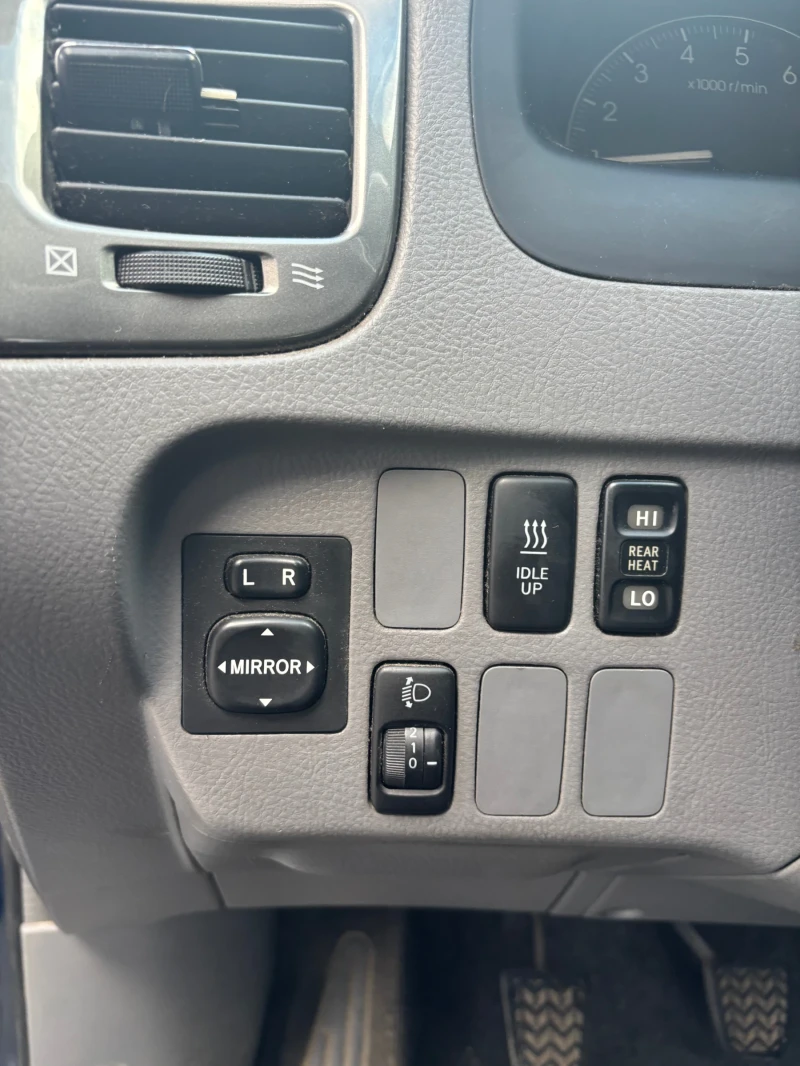 Toyota Avensis verso 2.0 D-4D, снимка 10 - Автомобили и джипове - 52674285