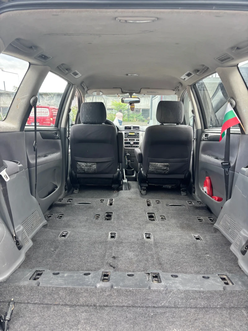 Toyota Avensis verso 2.0 D-4D, снимка 13 - Автомобили и джипове - 52674285