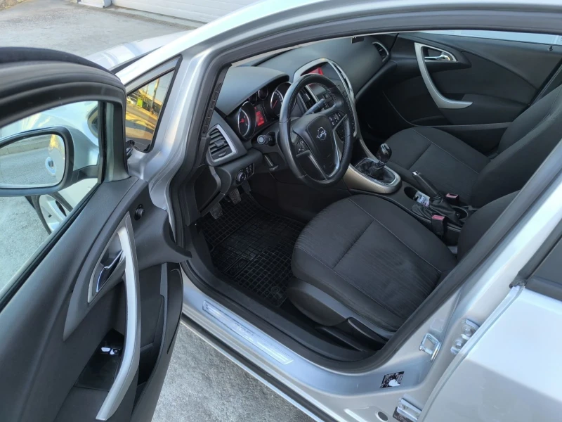 Opel Astra 1.7 cdti, снимка 8 - Автомобили и джипове - 51826920