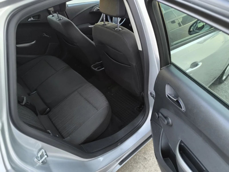 Opel Astra 1.7 cdti, снимка 9 - Автомобили и джипове - 51826920