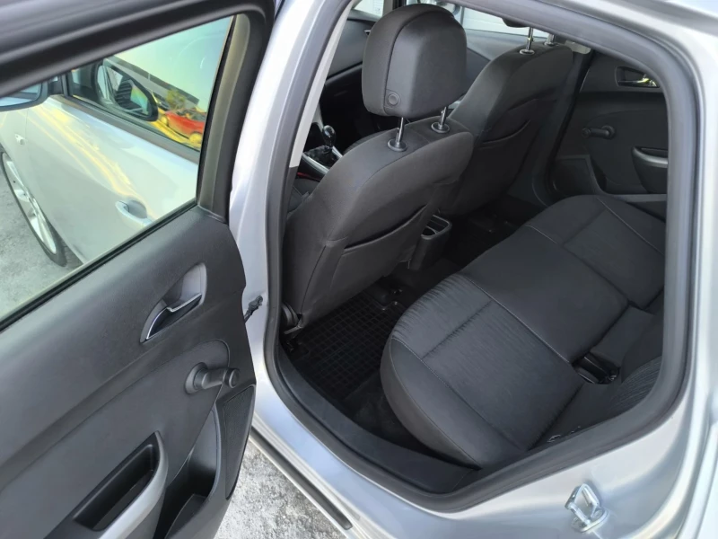 Opel Astra 1.7 cdti, снимка 7 - Автомобили и джипове - 51826920