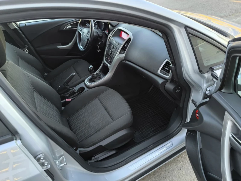 Opel Astra 1.7 cdti, снимка 2 - Автомобили и джипове - 51826920