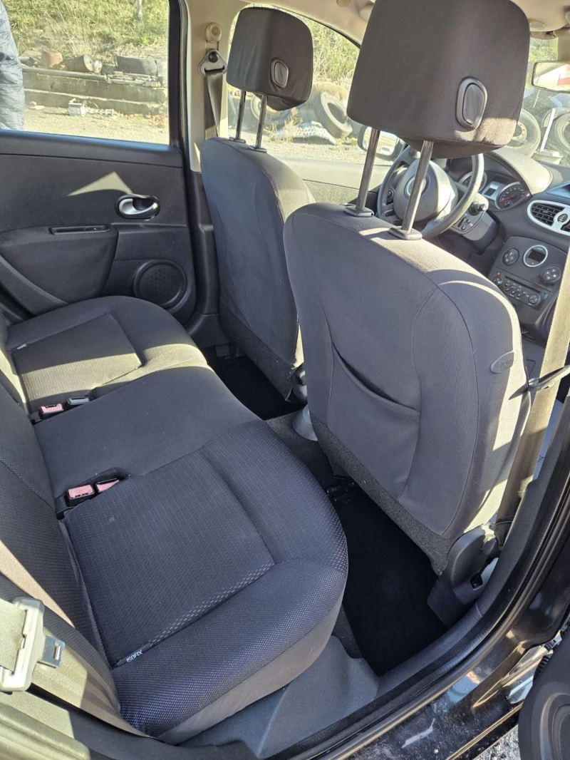 Renault Clio 1.5 dci-КЛИМАТРОНИК, снимка 14 - Автомобили и джипове - 52892549