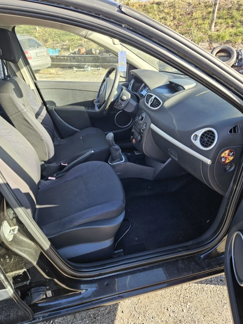 Renault Clio 1.5 dci-КЛИМАТРОНИК, снимка 12 - Автомобили и джипове - 52892549