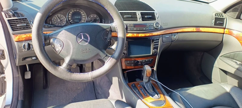 Mercedes-Benz E 320, снимка 10 - Автомобили и джипове - 53193662