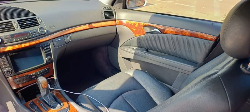 Mercedes-Benz E 320, снимка 11 - Автомобили и джипове - 53193662