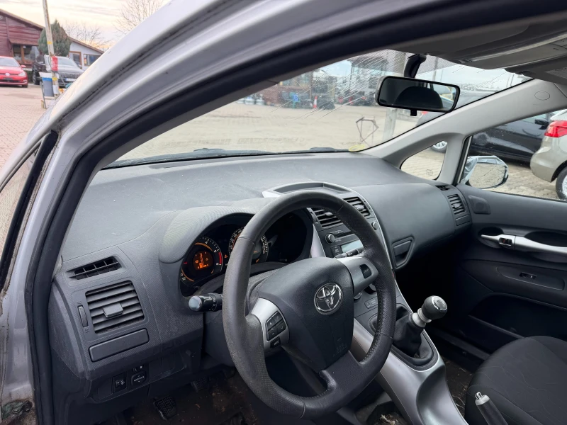 Toyota Auris 1.4 D-4D EURO 5, снимка 11 - Автомобили и джипове - 53354895