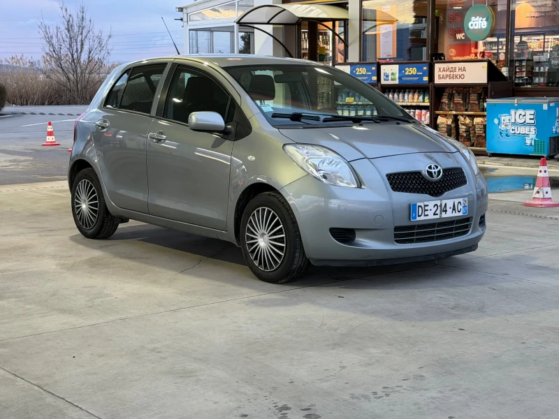 Toyota Yaris 1.3i, снимка 4 - Автомобили и джипове - 53417258