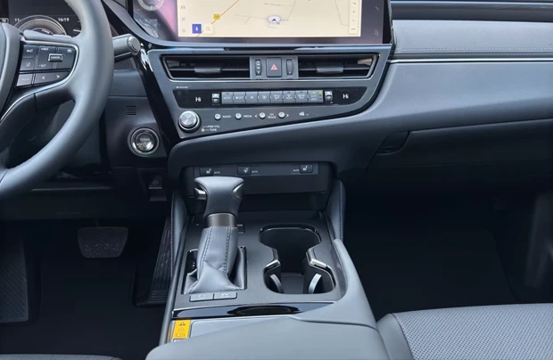 Lexus ES 300h = NEW = Luxury Line Гаранция - изображение 9