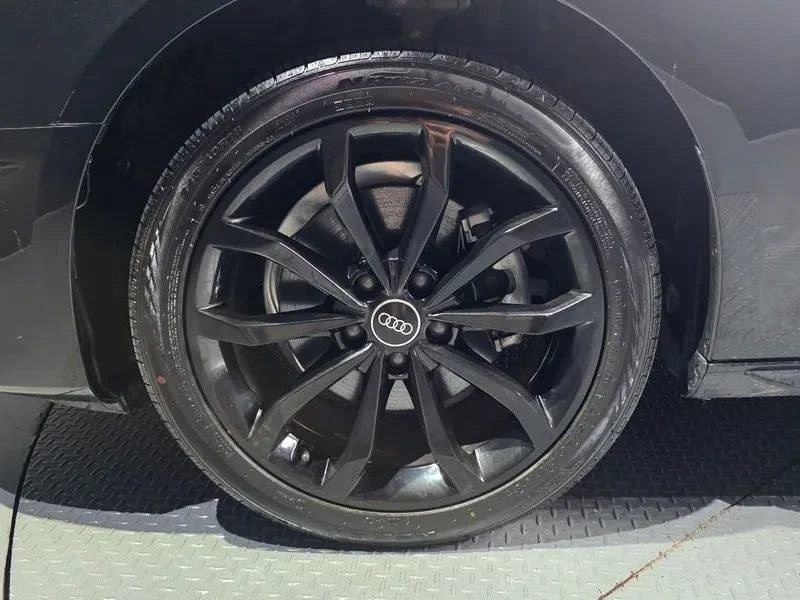 Audi A4 40 Tfsi, снимка 5 - Автомобили и джипове - 55816704