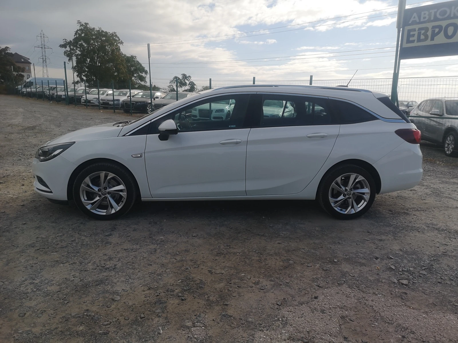 Opel Astra sport tourer - изображение 2