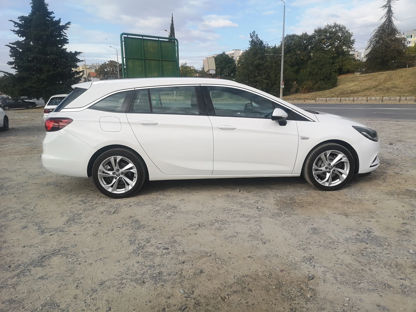 Opel Astra sport tourer - изображение 6