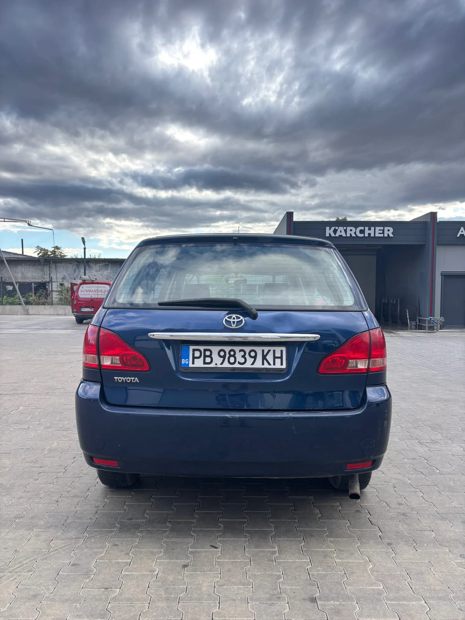 Toyota Avensis verso 2.0 D-4D - изображение 4