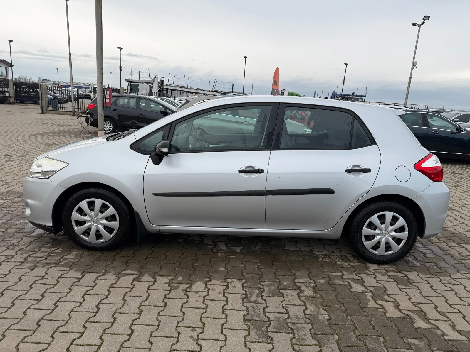 Toyota Auris 1.4 D-4D EURO 5 - изображение 9