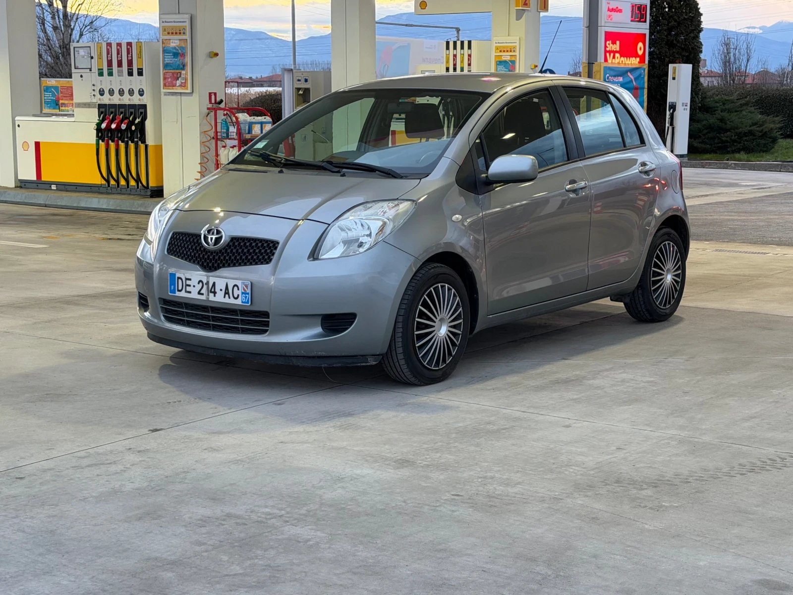 Toyota Yaris 1.3i - изображение 2