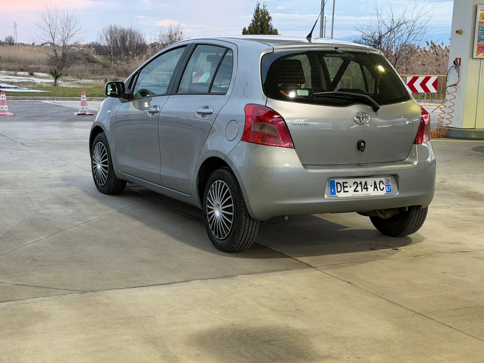 Toyota Yaris 1.3i - изображение 7
