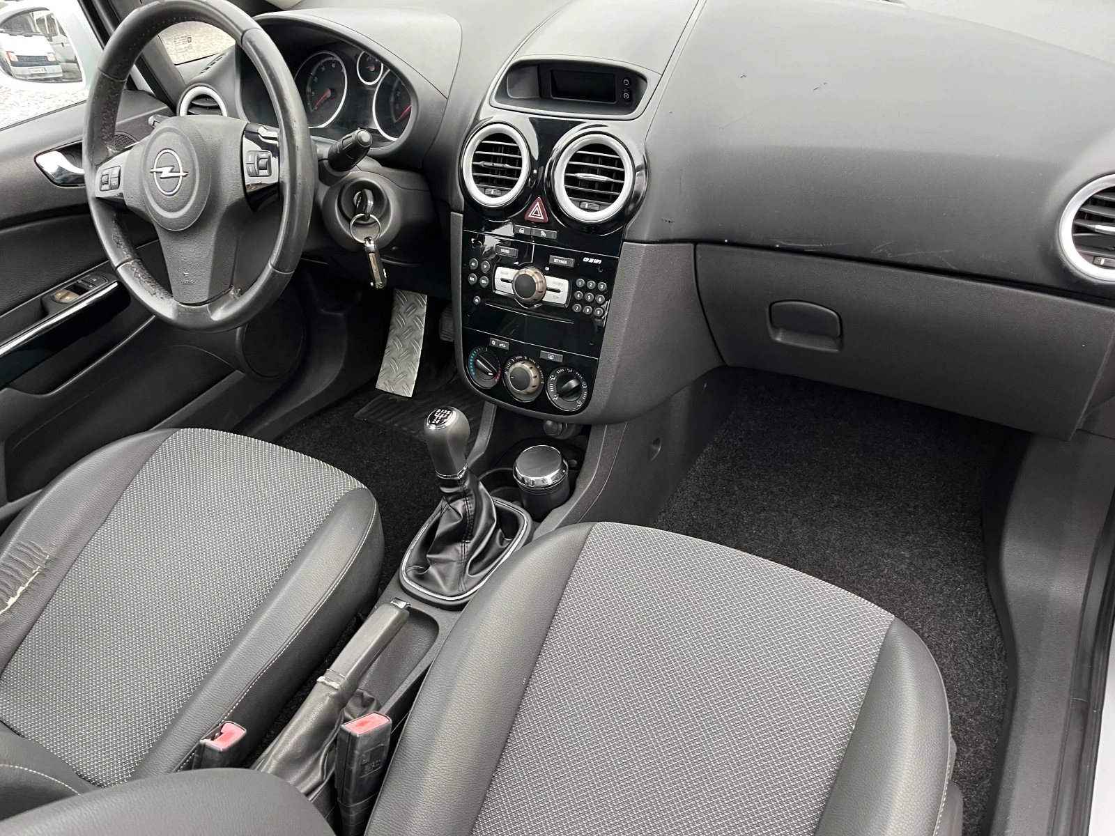 Opel Corsa 1.2I - изображение 9