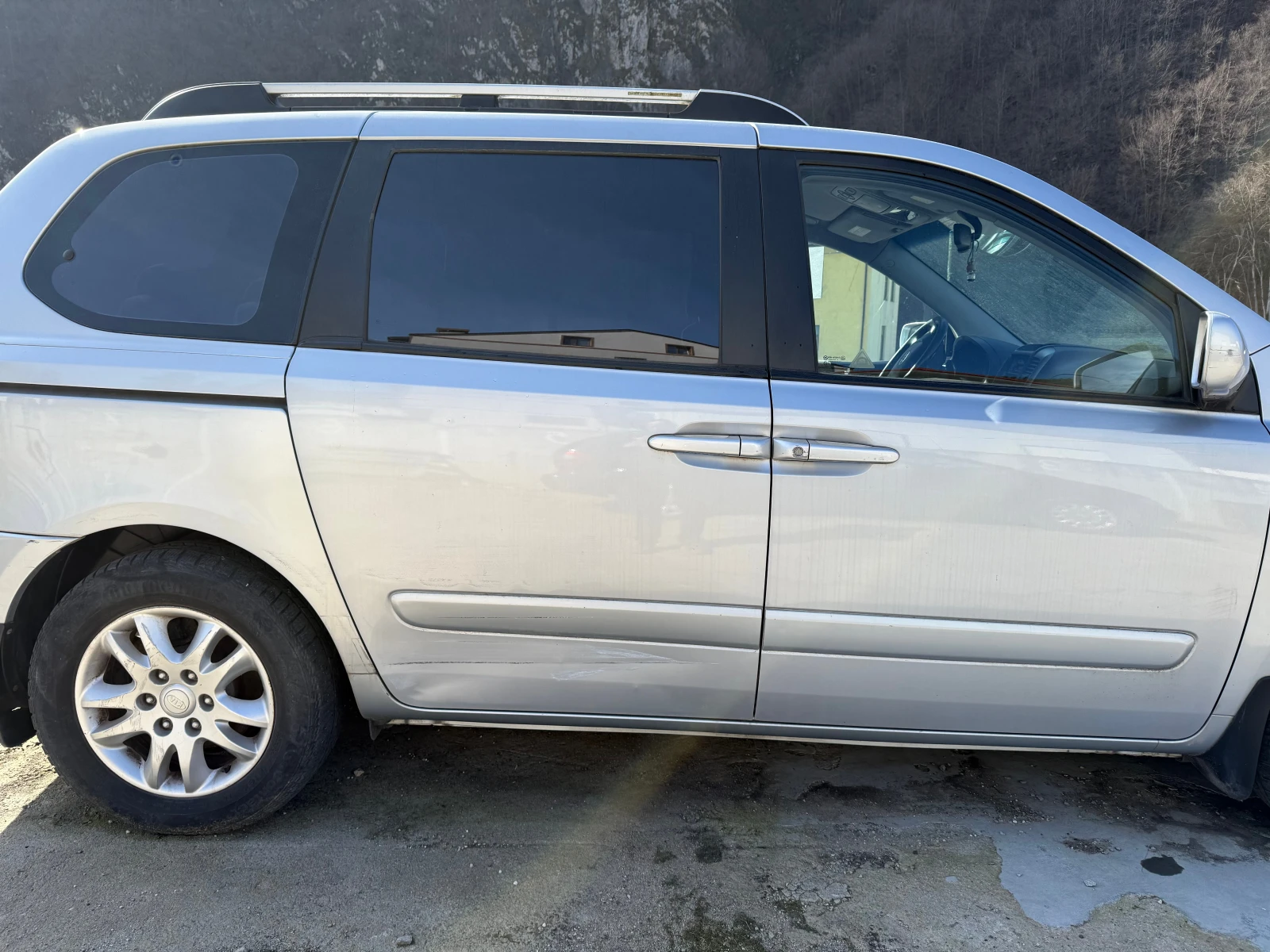 Kia Carnival, снимка 2 - Автомобили и джипове - 53823042