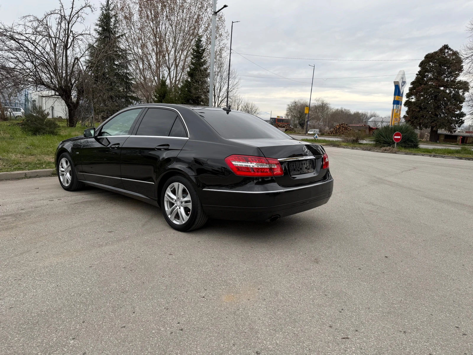 Mercedes-Benz E 200 CGI Avantgarde, снимка 8 - Автомобили и джипове - 54034421