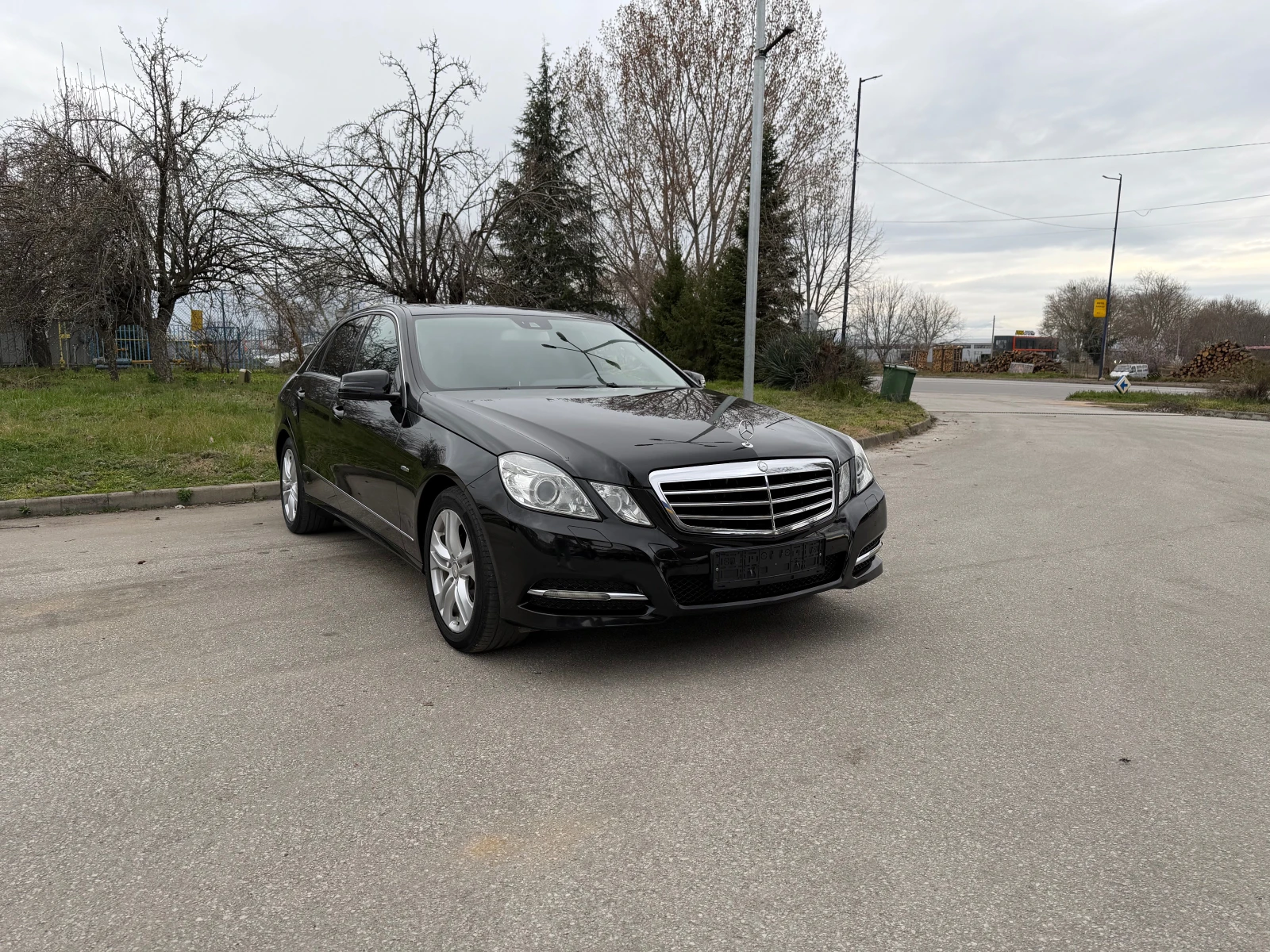 Mercedes-Benz E 200 CGI Avantgarde, снимка 5 - Автомобили и джипове - 54034421