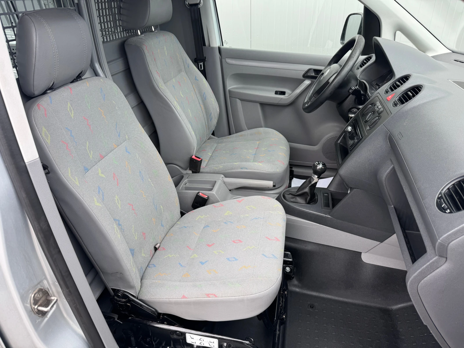 VW Caddy 1.9 TDI, снимка 8 - Автомобили и джипове - 54114998