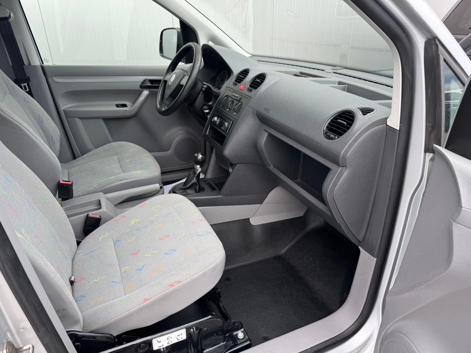 VW Caddy 1.9 TDI, снимка 9 - Автомобили и джипове - 54114998