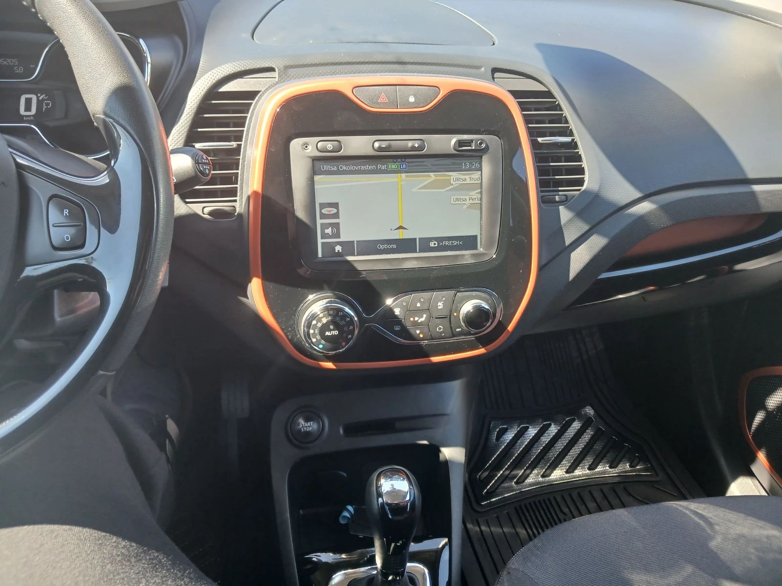 Renault Captur AUT.NAVI.75200km., снимка 12 - Автомобили и джипове - 54114734