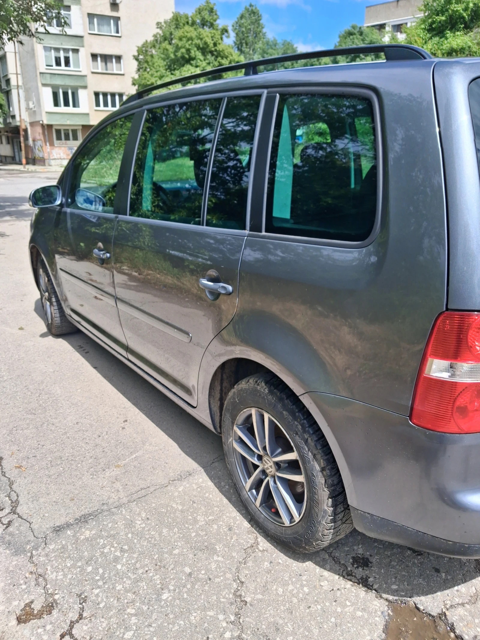 VW Touran, снимка 5 - Автомобили и джипове - 54779478