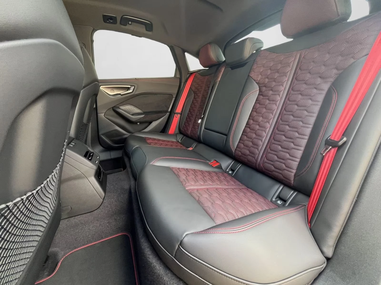 Audi Rs5 NEW 2026 / TECH PRO / HUD / 360 / MATRIX /, снимка 15 - Автомобили и джипове - 55068537