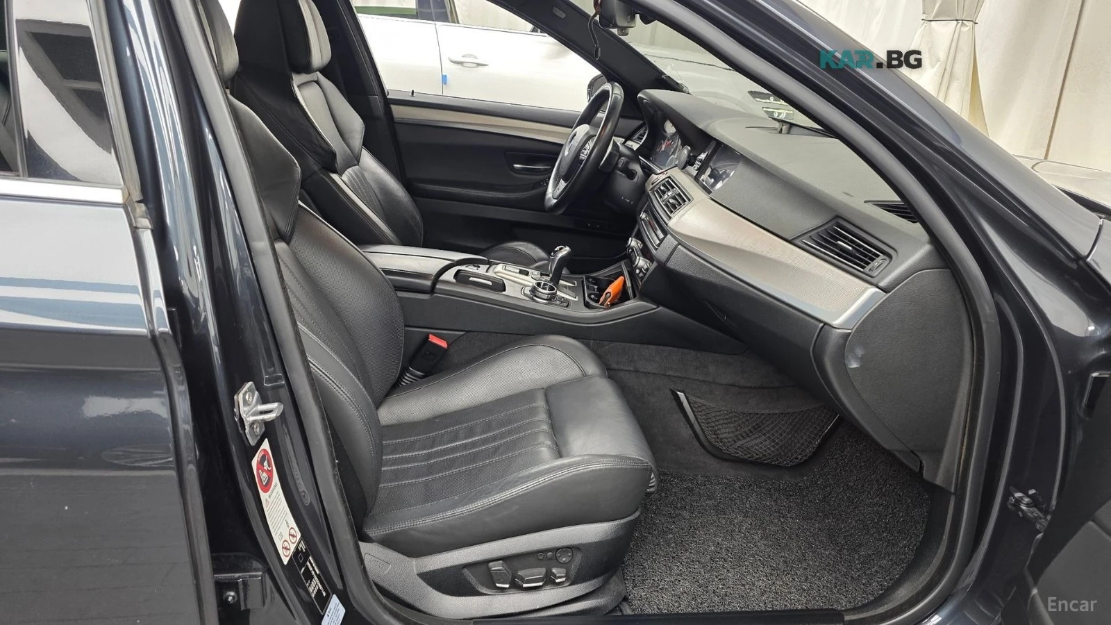 BMW M5 AKRAPOVIC* ПОДГРЕВ* ОБДУХВАНЕ* 360* КАМЕРА* ХЕДЪП*, снимка 9 - Автомобили и джипове - 56017654