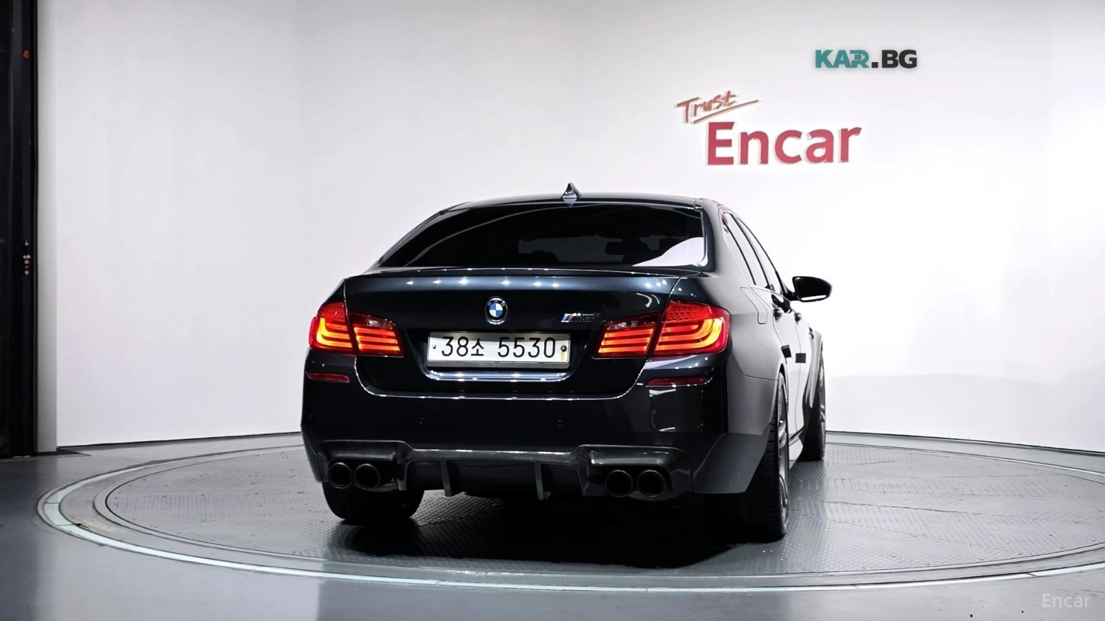 BMW M5 AKRAPOVIC* ПОДГРЕВ* ОБДУХВАНЕ* 360* КАМЕРА* ХЕДЪП*, снимка 4 - Автомобили и джипове - 56017654