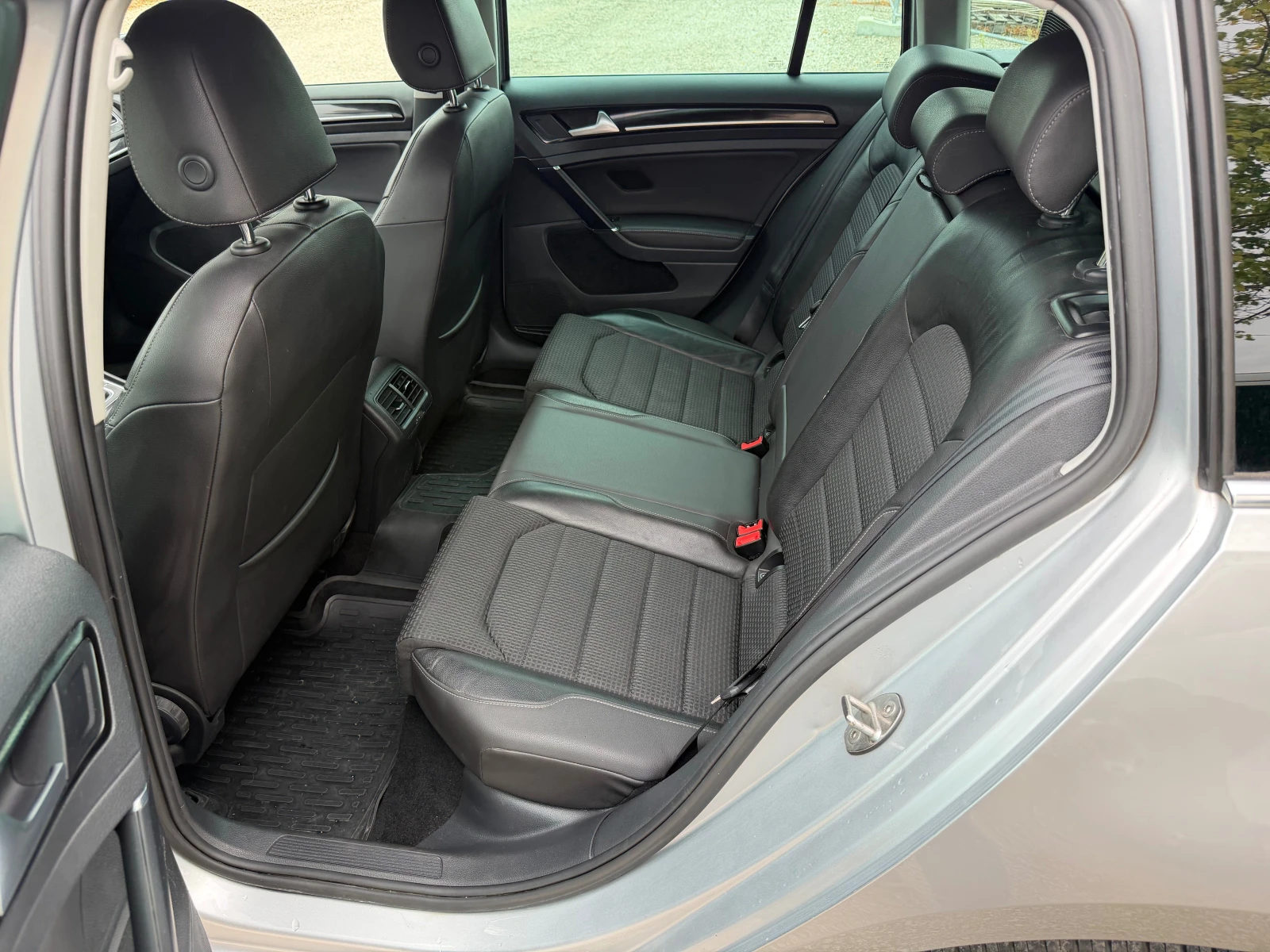 VW Golf 2.0 TDI, снимка 16 - Автомобили и джипове - 56280896