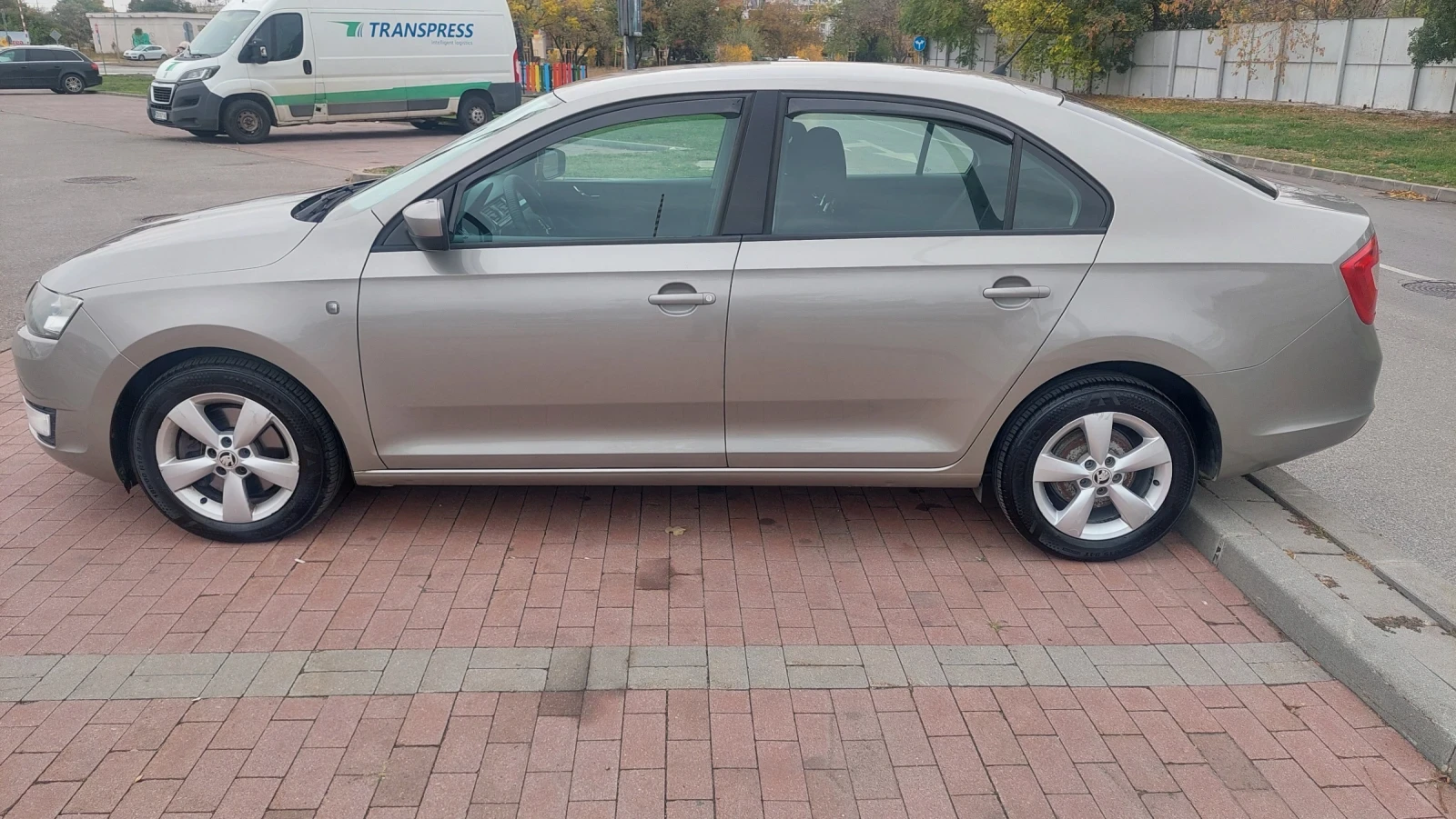 Skoda Rapid, снимка 4 - Автомобили и джипове - 56518897