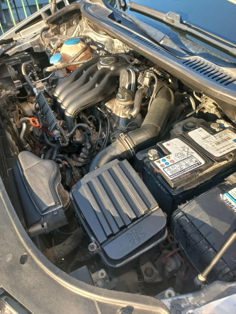 VW Touran, снимка 8 - Автомобили и джипове - 52287211