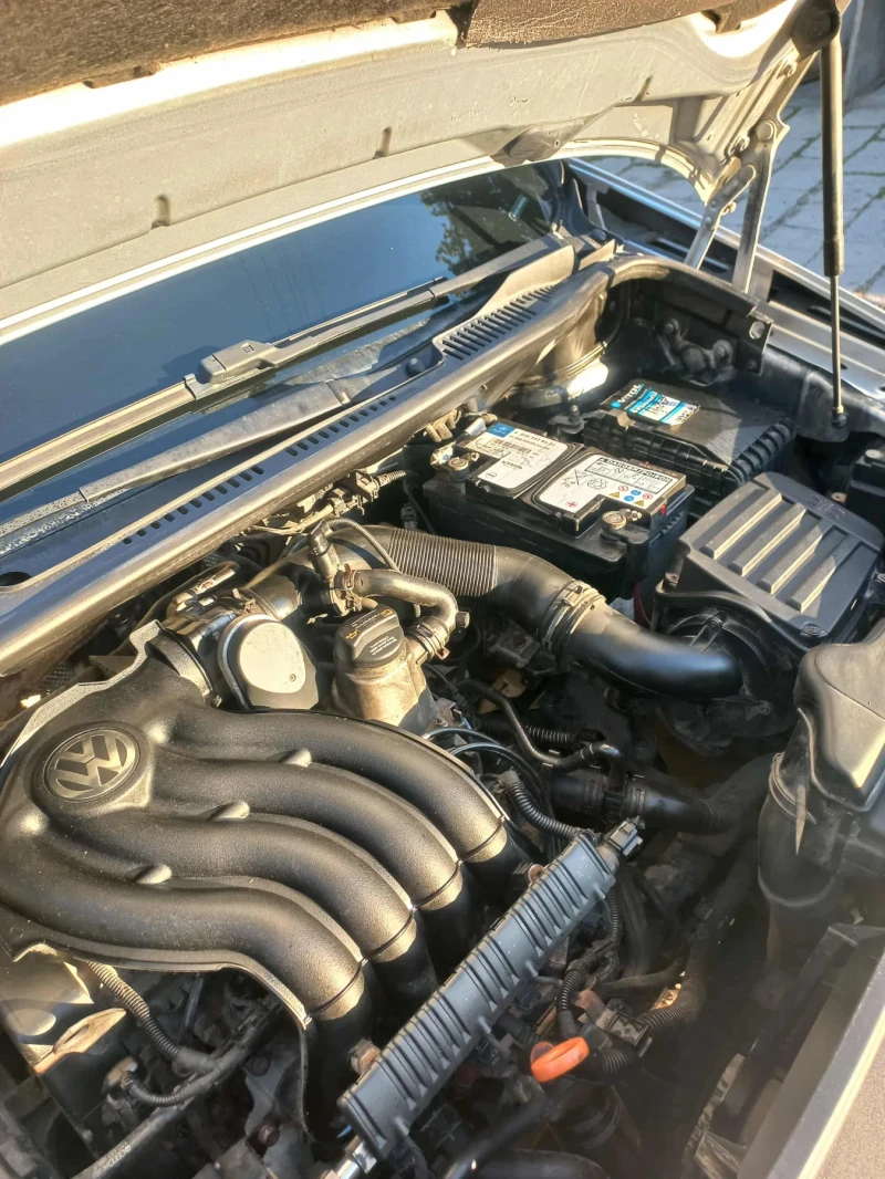 VW Touran, снимка 9 - Автомобили и джипове - 52287211