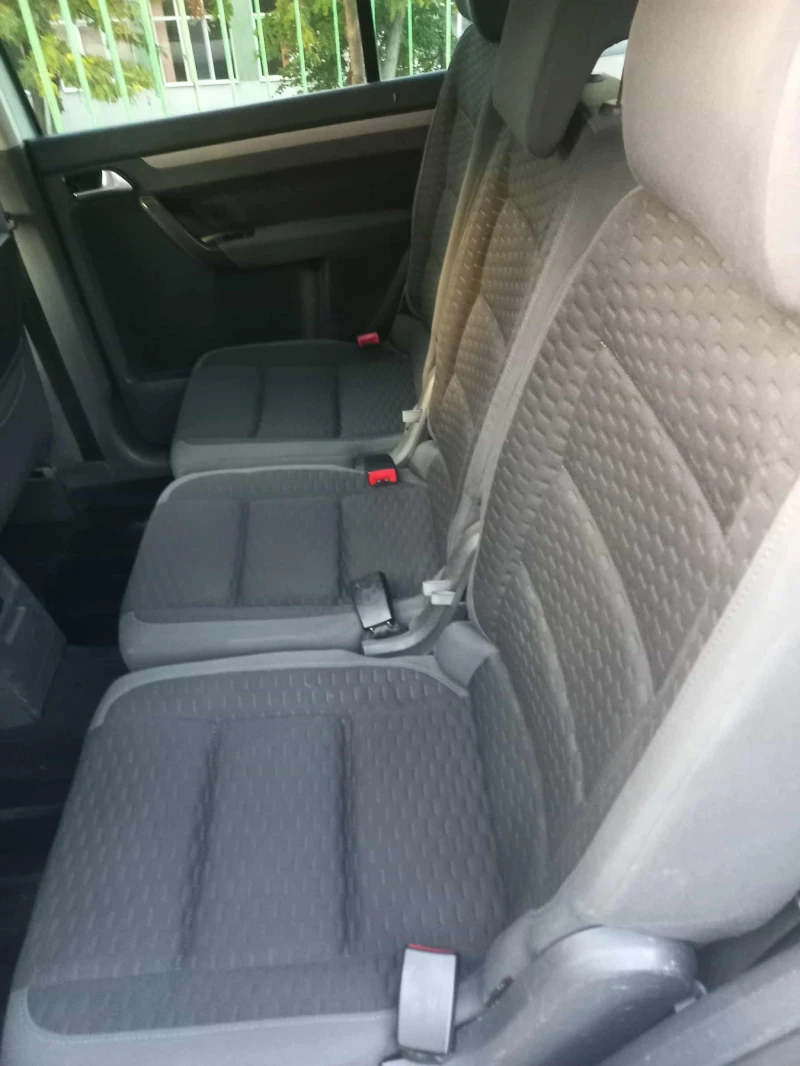 VW Touran, снимка 6 - Автомобили и джипове - 52287211