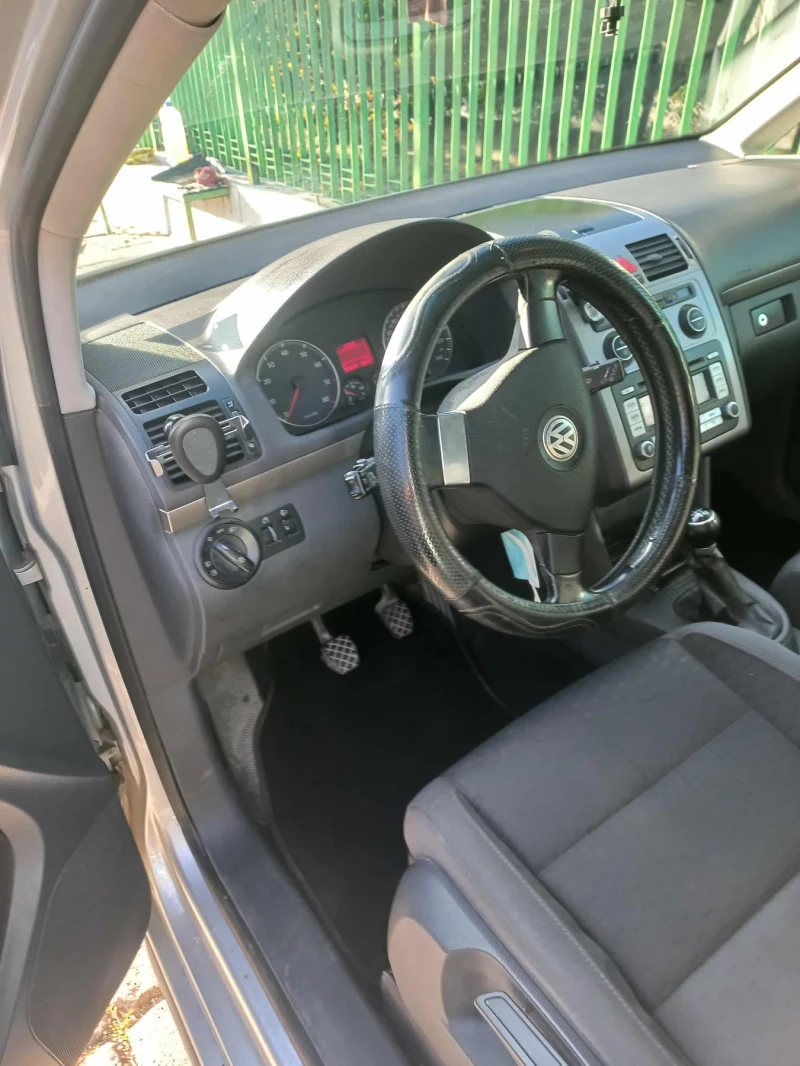 VW Touran, снимка 11 - Автомобили и джипове - 52287211