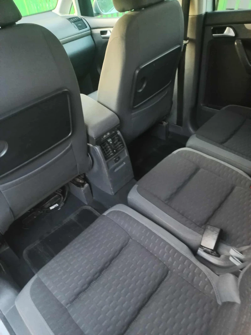 VW Touran, снимка 12 - Автомобили и джипове - 52287211