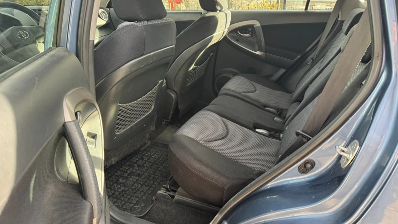 Toyota Rav4 2.2 D-4D, снимка 12 - Автомобили и джипове - 52480811
