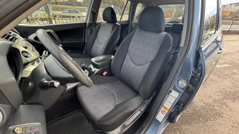 Toyota Rav4 2.2 D-4D, снимка 8 - Автомобили и джипове - 52480811
