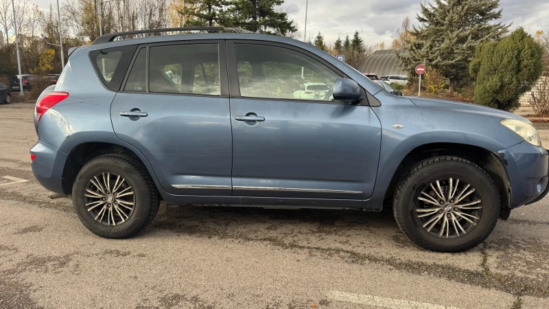 Toyota Rav4 2.2 D-4D, снимка 4 - Автомобили и джипове - 52480811