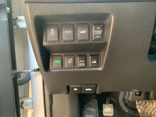 Nissan X-trail 2.5, снимка 13 - Автомобили и джипове - 52538308