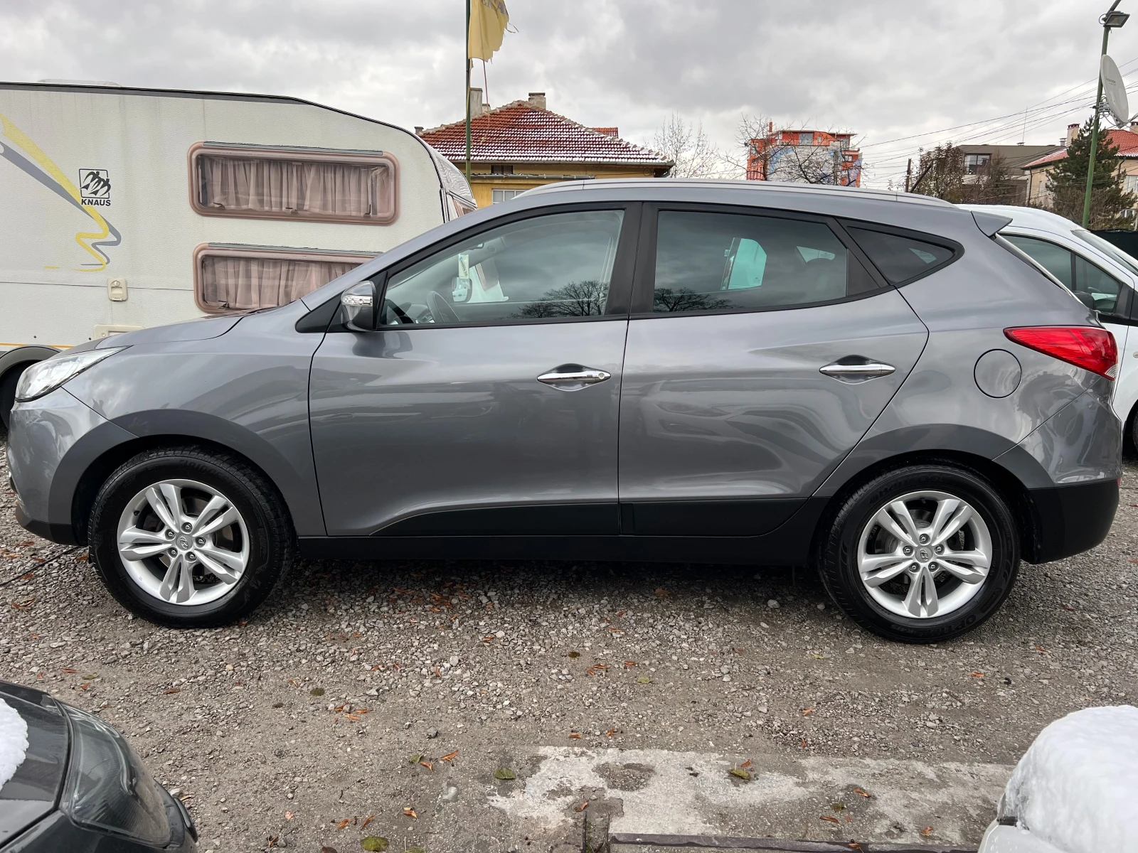 Hyundai IX35 2.0CRDi 4WD/ПАНОРАМА/НАВИГАЦИЯ/КОЖА/ПОДГРЕВ/PDC/ - изображение 2