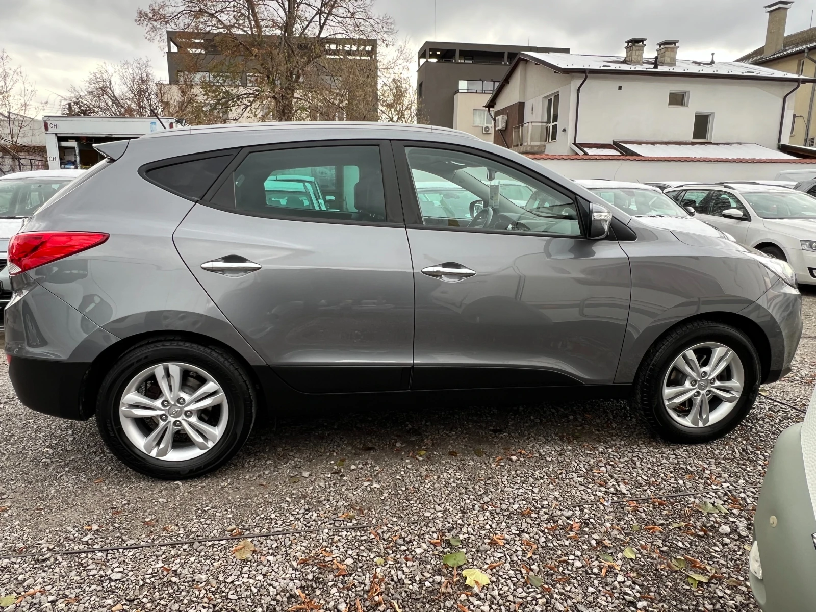 Hyundai IX35 2.0CRDi 4WD/ПАНОРАМА/НАВИГАЦИЯ/КОЖА/ПОДГРЕВ/PDC/ - изображение 5