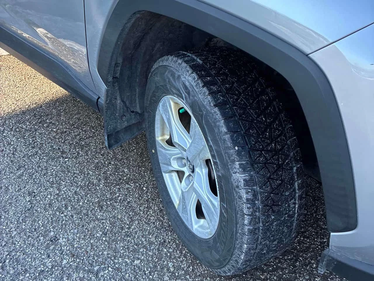 Toyota Rav4 Hybrid LE/CARFAX/ПОДГРЕВИ/KEYLESS/ВТОРИ ГУМИ, снимка 6 - Автомобили и джипове - 53728725