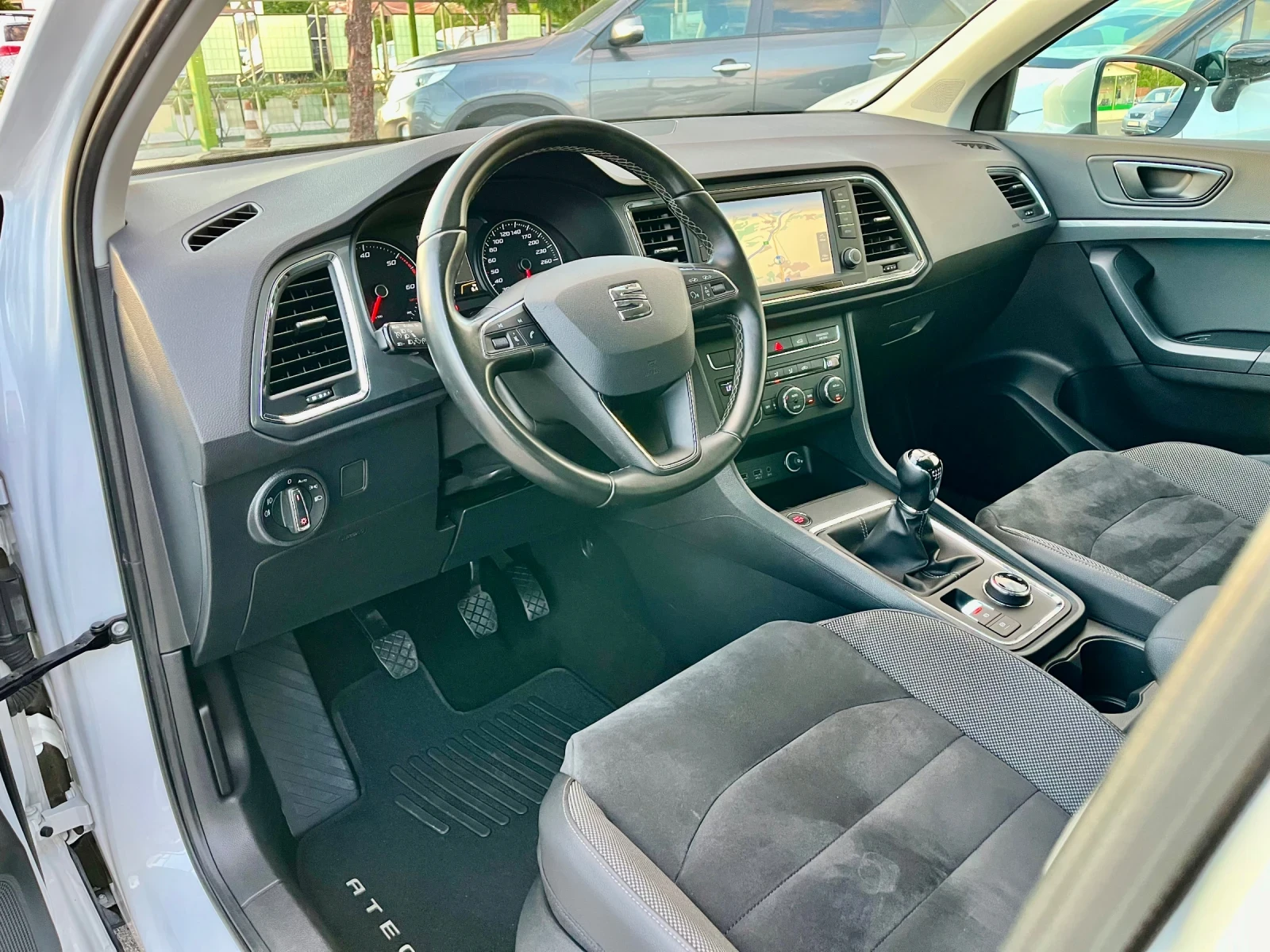 Seat Ateca 2.0 TDI 4x4, снимка 9 - Автомобили и джипове - 54965783